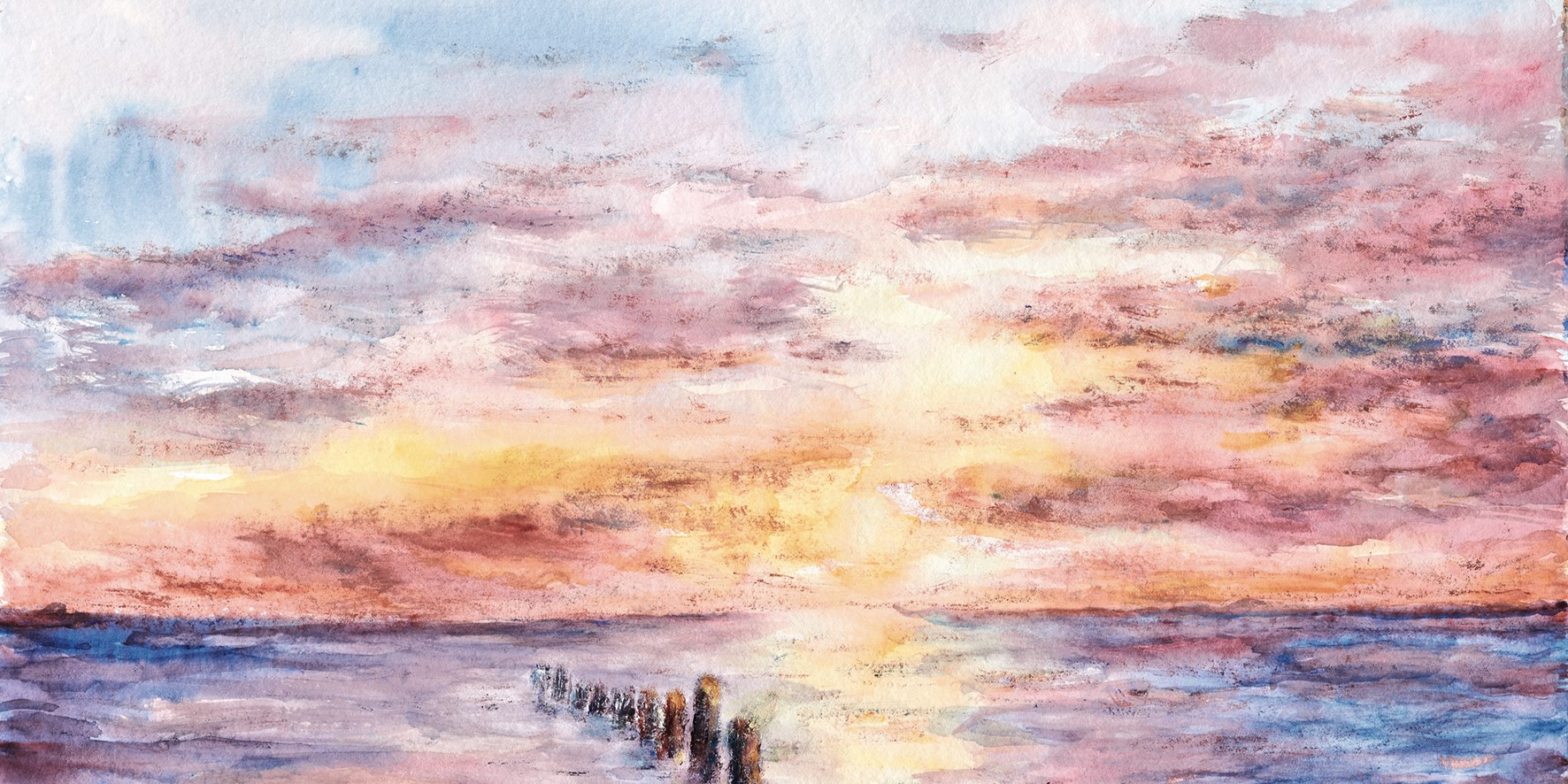 Aquarellbild Sonnenuntergang am Meer, warme Gelb- und Orangetöne am Himmel, Wolken mit Rosa und Blau, ruhiges Wasser, im Vordergrund Holzpfähle im Wasser, stimmungsvolle maritime Wanddekoration für Wohnzimmer.