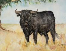 Gemälde eines schwarzen Stiers mit kräftigen Hörnern, stehend auf einer goldenen Wiese vor hellem Himmel und Baum im Hintergrund, perfekt für Tierkunst-Liebhaber und Wanddekoration, detailreich und naturgetreu dargestellt.