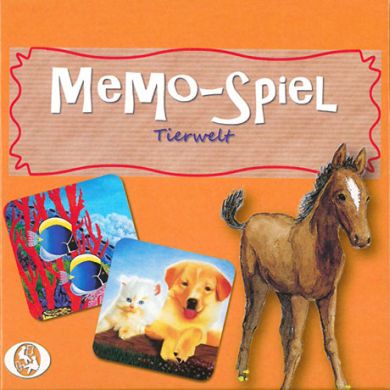 Memo-Spiel (13571) Gedächtnisspiel Tierwelt in quadratischer Kartonverpackung, ca. 12 x 12 cm, mit gemalten Tiermotiven wie Hund, Katze, Fohlen und Fischen. Für Kinder ab 6 Jahren geeignet. 28 Kartenpaare, Memo-Spiel Mund- und Fußmaler*innen.