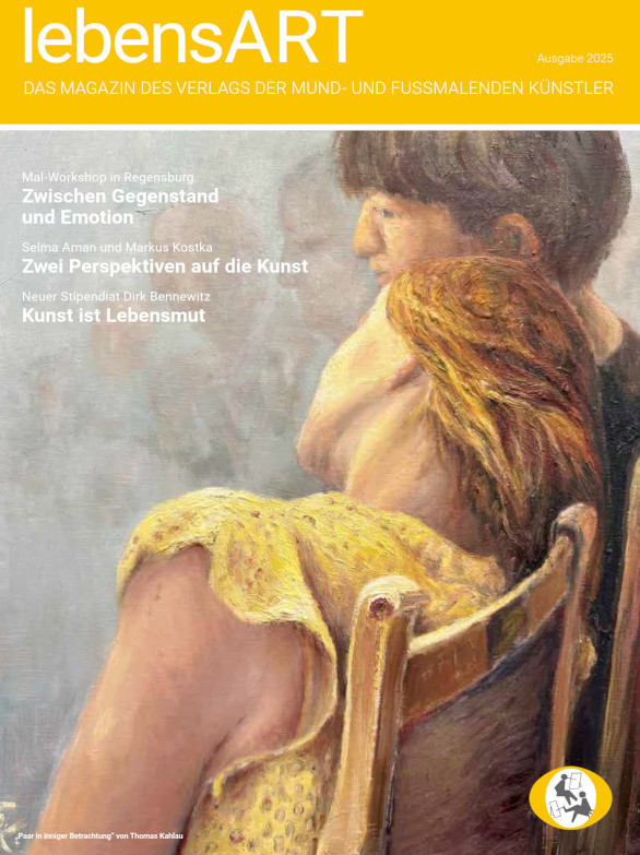 Titelbild des Magazins lebensART 2025: Gemälde zeigt ein Paar, das sich liebevoll gegenübersitzt, Nahaufnahme mit Schwerpunkt auf Emotionen, Frau im gelben Kleid, barrierefreies Kunstmagazin für Fuß- und Mundmaler.