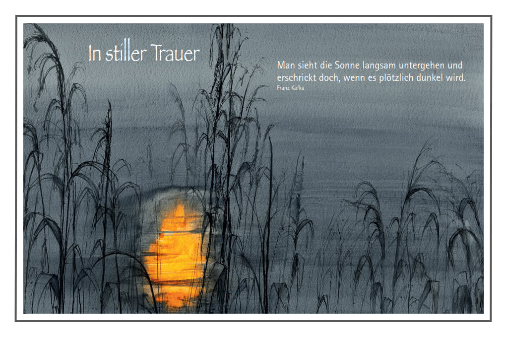 Trauerkarte aus dem 3er-Set mit Umschlag, Aquarellbild von Sonnenuntergang hinter dunklen Grashalmen, Aufschrift „In stiller Trauer“ sowie Kafka-Zitat, Format 11,5 x 17,3 cm, stilvolle Beileidskarte für Trauerfälle.