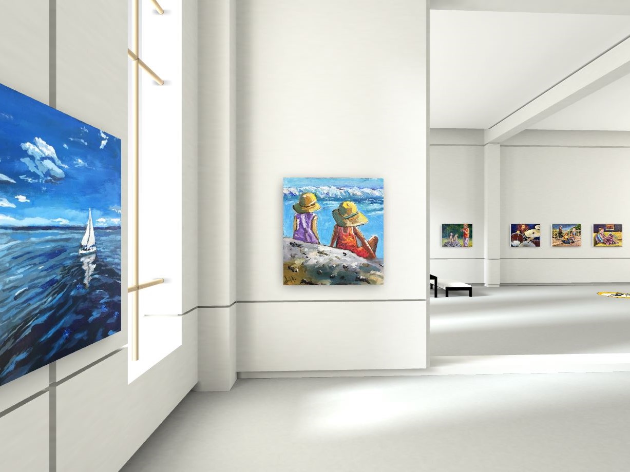Moderne Kunstgalerie mit weißen Wänden; vorn ein farbenfrohes Gemälde mit zwei Kindern am Strand, daneben ein Segelboot auf blauem Meer; mehrere Gemälde an der Wand, heller, sonniger Raum.