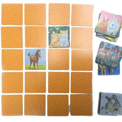 Gedächtnisspiel mit 28 Kartenpaaren, handliche Verpackung, ca. 12x12 cm, Tiere wie Katzen, Pferd, Flamingos und Zebras, kindgerechte Illustrationen von Mund- und Fußmaler*innen, geeignet ab 6 Jahren.