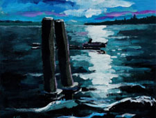 Gemälde mit zwei alten Holzpfählen im Vordergrund, reflektierendes Mondlicht auf dunklem Wasser, lila-blauer Nachthimmel und entfernte Uferlinie – maritimes Kunstbild für Wohnzimmer als stilvolle Wanddekoration.